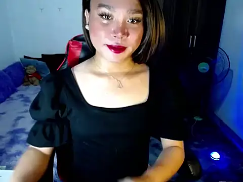 Urassiansweetcummer online show from 04.21.26