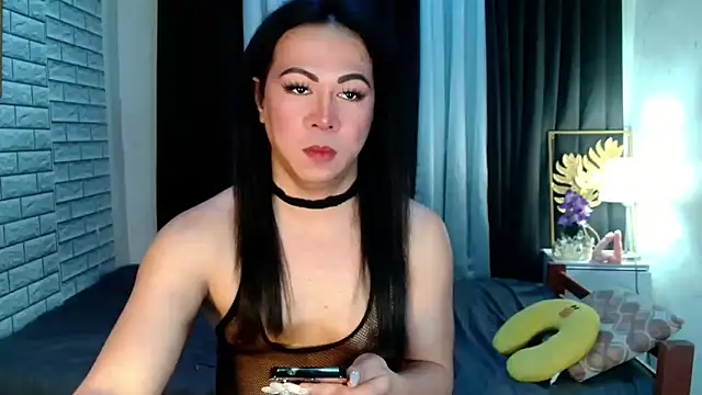 Snapshot of _Carmilla chatting on 11.06.25 Carmilla online show from 11.06.25