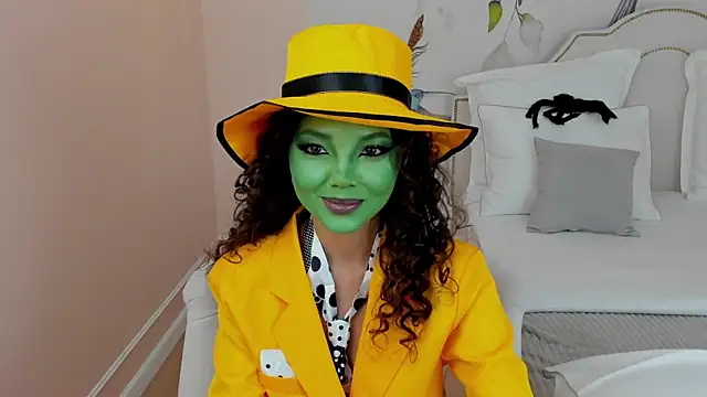 Snapshot of MargaretPeace chatting on 11.01.25 MargaretPeace online show from 11.01.25