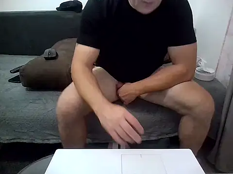 Snapshot of DaDDyLoVeSu83 chatting on 10.19.25 DaDDyLoVeSu83 online show from 10.19.25