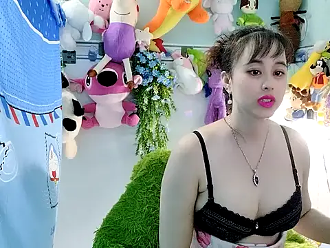 emgaixinhngoan online show from 10.14.25