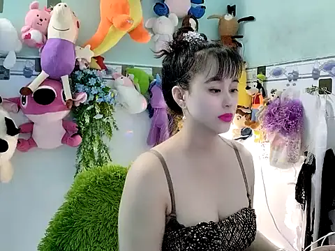 emgaixinhngoan online show from 10.16.25