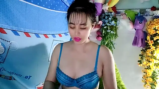 emgaixinhngoan online show from 10.16.25