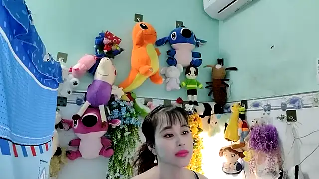 emgaixinhngoan online show from 10.31.25