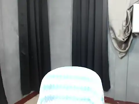 Snapshot of liane_mei chatting on 11.09.25 liane mei online show from 11.09.25