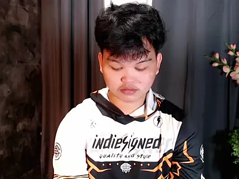 Snapshot of Reynelcock chatting on 10.03.25 Reynelcock online show from 10.03.25