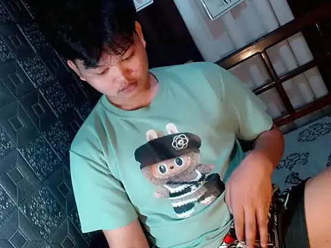 Snapshot of Reynelcock chatting on 10.07.25 Reynelcock online show from 10.07.25