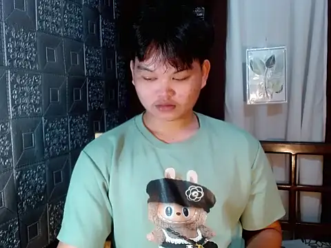 Snapshot of Reynelcock chatting on 10.08.25 Reynelcock online show from 10.08.25