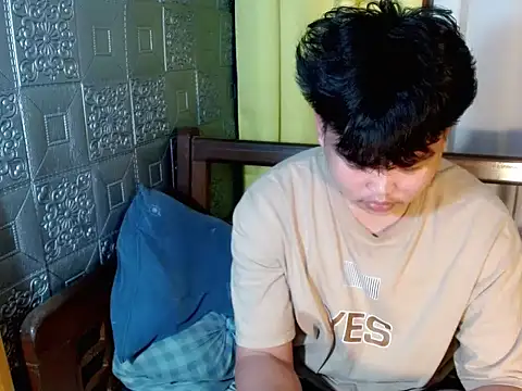 Snapshot of Reynelcock chatting on 10.18.25 Reynelcock online show from 10.18.25