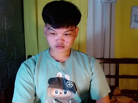 Snapshot of Reynelcock chatting on 10.31.25 Reynelcock online show from 10.31.25