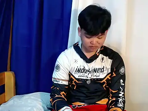 Snapshot of Reynelcock chatting on 11.02.25 Reynelcock online show from 11.02.25