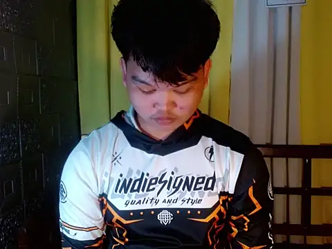 Snapshot of Reynelcock chatting on 11.03.25 Reynelcock online show from 11.03.25