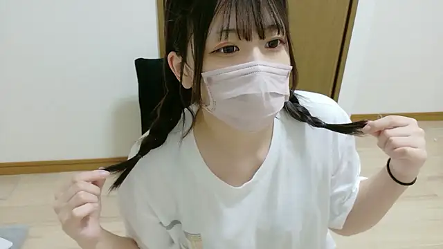 Snapshot of karen-chan chatting on 10.04.25 karen-chan online show from 10.04.25