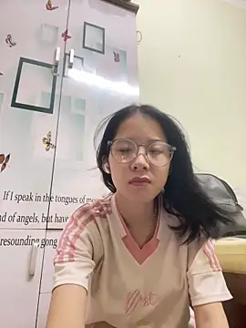 Snapshot of meomeo2k6 chatting on 10.21.25 meomeo2k6 online show from 10.21.25