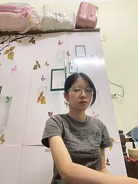 Snapshot of meomeo2k6 chatting on 10.28.25 meomeo2k6 online show from 10.28.25