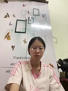 Snapshot of meomeo2k6 chatting on 10.30.25 meomeo2k6 online show from 10.30.25