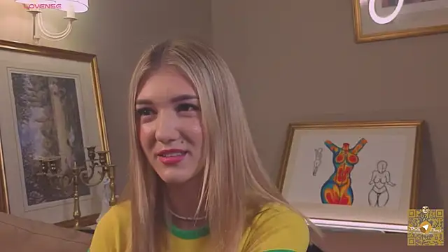 Snapshot of BeatrixGummer chatting on 10.05.25 BeatrixGummer online show from 10.05.25