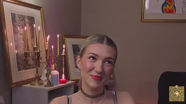 Snapshot of BeatrixGummer chatting on 10.22.25 BeatrixGummer online show from 10.22.25