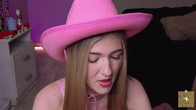 Snapshot of BeatrixGummer chatting on 10.23.25 BeatrixGummer online show from 10.23.25