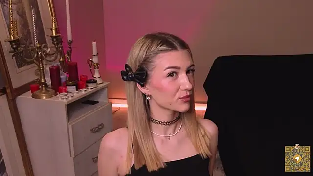 Snapshot of BeatrixGummer chatting on 10.29.25 BeatrixGummer online show from 10.29.25