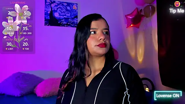 Shophie thoopson online show from 11.26.25