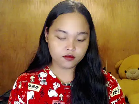 Snapshot of _Lylia chatting on 11.04.25 Lylia online show from 11.04.25