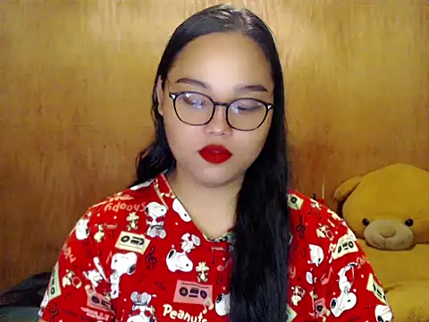 Snapshot of _Lylia chatting on 11.12.25 Lylia online show from 11.12.25