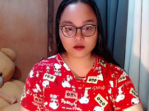 Snapshot of _Lylia chatting on 11.15.25 Lylia online show from 11.15.25