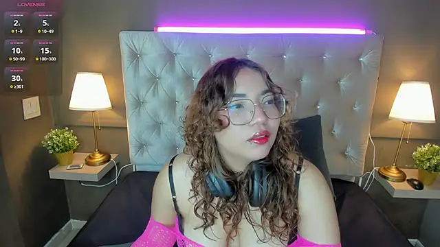 AliceCamxxx online show from 11.04.25