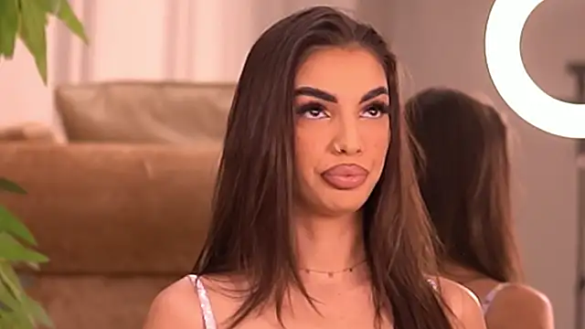 Snapshot of KendalJolly chatting on 10.18.25 KendalJolly online show from 10.18.25