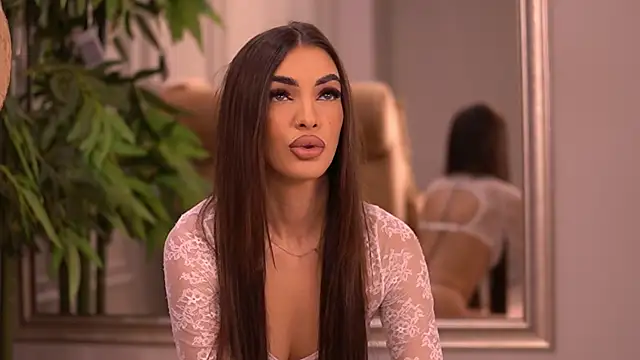 Snapshot of KendalJolly chatting on 10.28.25 KendalJolly online show from 10.28.25