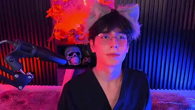 luixdust  online show from 10.04.25