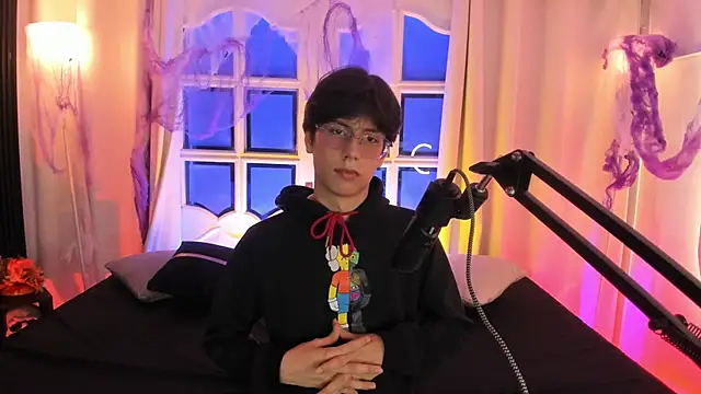 luixdust  online show from 10.10.25