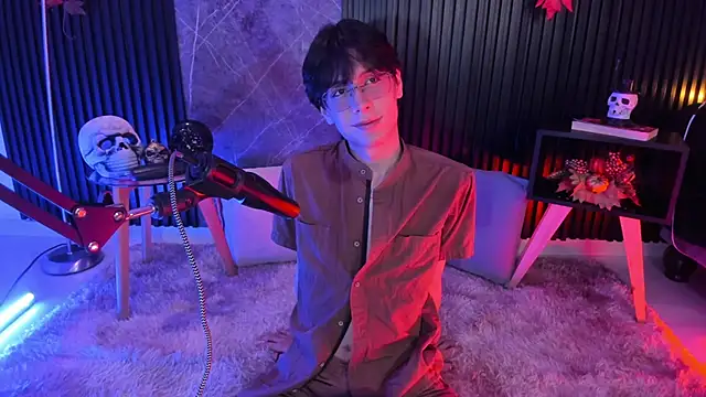 luixdust  online show from 10.21.25