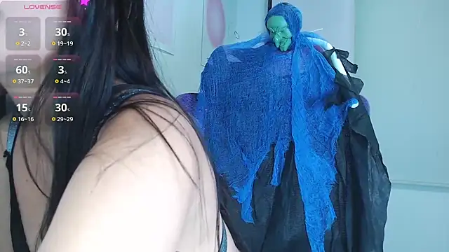 Snapshot of Cleogh_ chatting on 10.23.25 Cleogh online show from 10.23.25