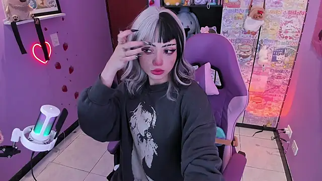 Snapshot of Vero_Osb_ chatting on 10.02.25 Vero Osb online show from 10.02.25