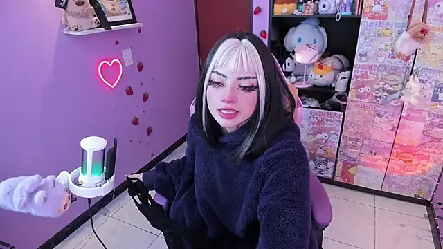 Snapshot of Vero_Osb_ chatting on 10.17.25 Vero Osb online show from 10.17.25