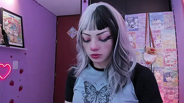 Snapshot of Vero_Osb_ chatting on 10.21.25 Vero Osb online show from 10.21.25