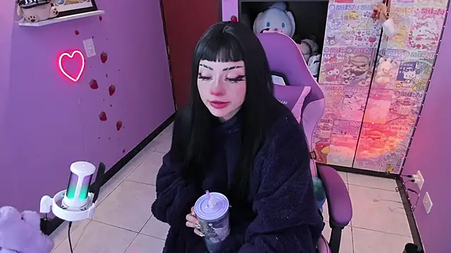 Snapshot of Vero_Osb_ chatting on 10.29.25 Vero Osb online show from 10.29.25