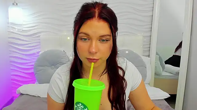 Snapshot of LizyBex chatting on 10.24.25 LizyBex online show from 10.24.25