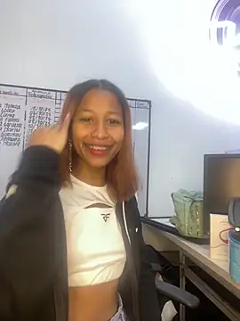 Snapshot of LorenBeiker- chatting on 10.07.25 LorenBeiker- online show from 10.07.25