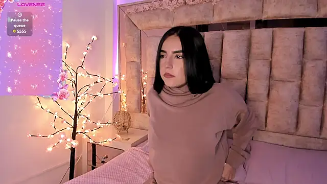 Snapshot of -Melissa chatting on 10.23.25 -Melissa online show from 10.23.25