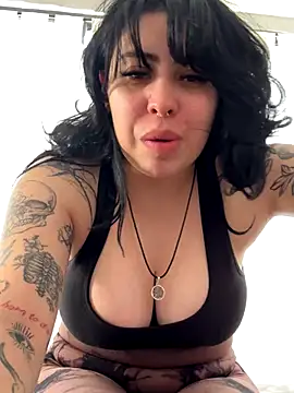 Snapshot of Draculona-666 chatting on 10.01.25 Draculona-666 online show from 10.01.25