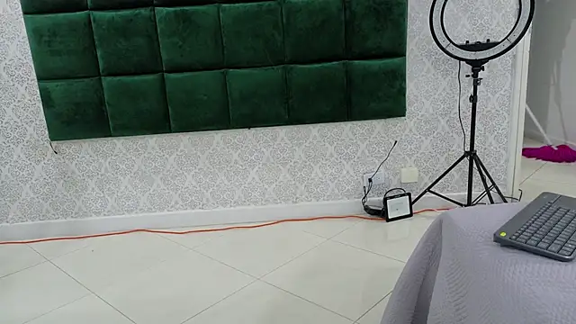 BeccaReedd online show from 10.09.25