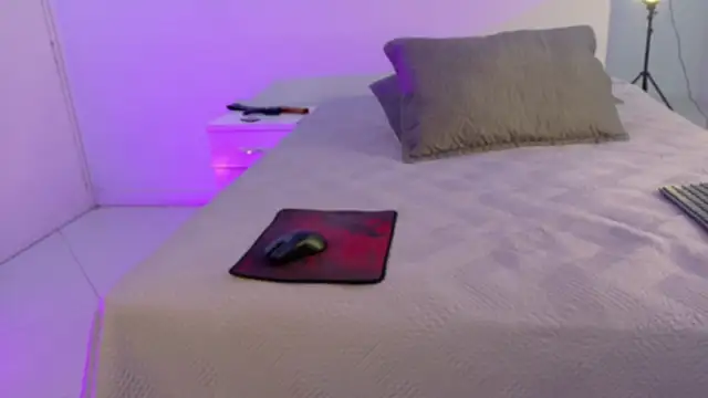 BeccaReedd online show from 10.10.25