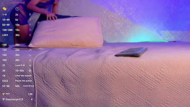 BeccaReedd online show from 10.28.25