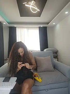 Snapshot of evasweett__ chatting on 07.16.26 evasweett online show from 07.16.26