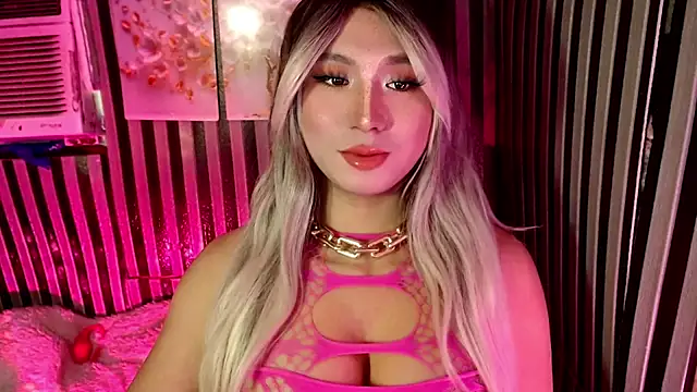 UrhotlucyTS online show from 03.27.26