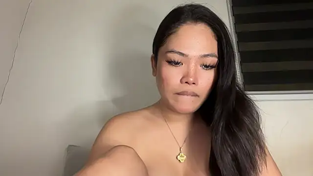 Snapshot of evabuntog chatting on 10.03.25 evabuntog online show from 10.03.25