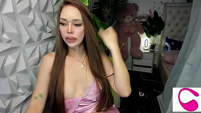 Snapshot of janecomander chatting on 10.28.25 janecomander online show from 10.28.25